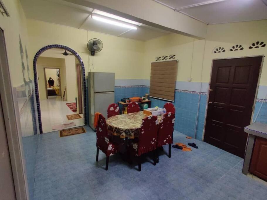 Adeeba Homestay 콴탄 외부 사진