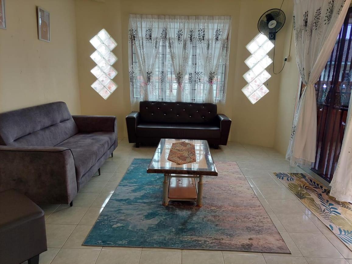 Adeeba Homestay 콴탄 외부 사진